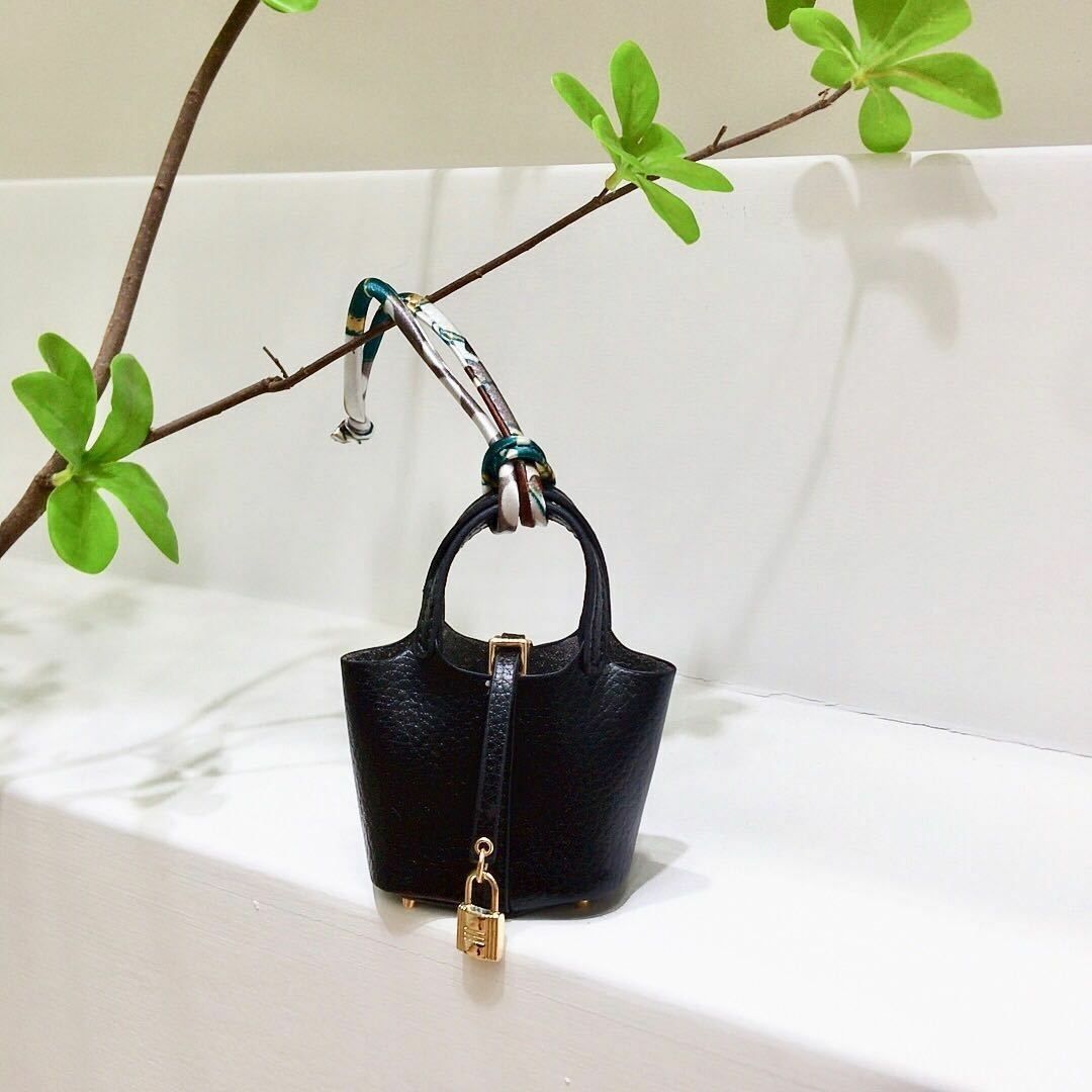 Lockette charm - Carry City