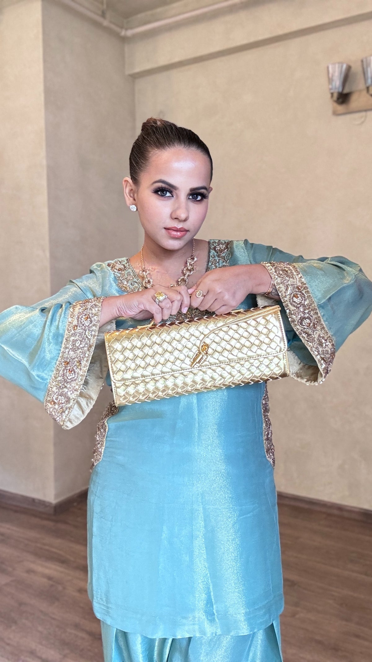 Alma Clutch Golden